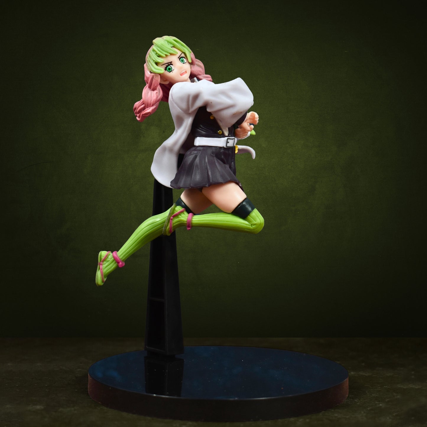 THE LOVE HASHIRA - MITSURI KANROJI ACTION FIGURE WITH STAND (20 CM HEIGHT) - DEMON SLAYER