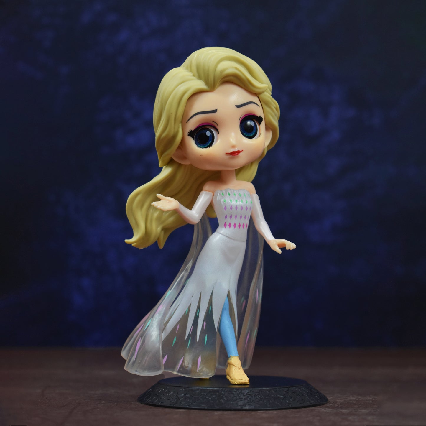 Elsa Q Posket Action Figure From Frozen (16 Cm Height)