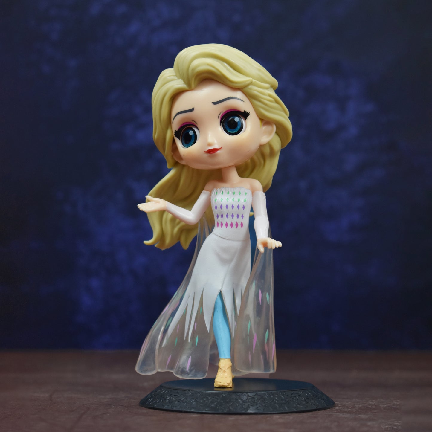 Elsa Q Posket Action Figure From Frozen (16 Cm Height)