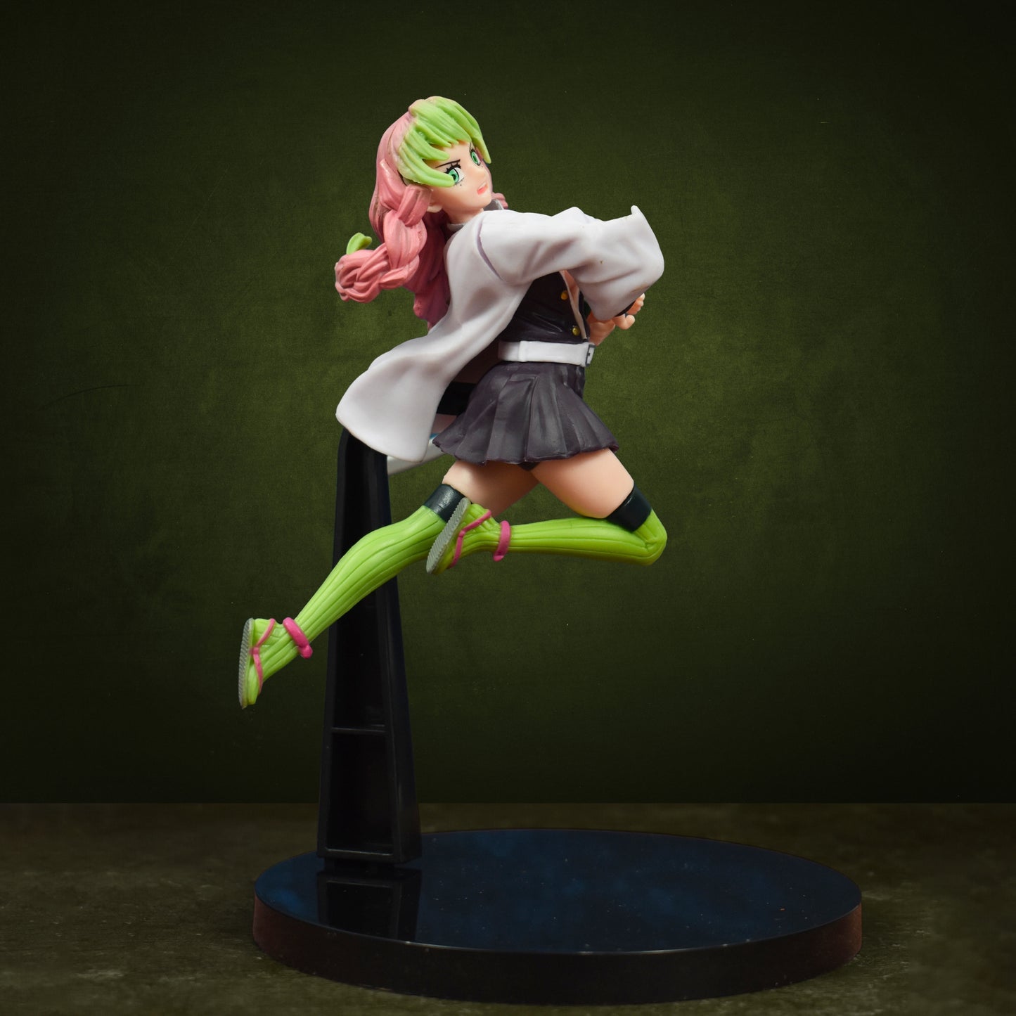 THE LOVE HASHIRA - MITSURI KANROJI ACTION FIGURE WITH STAND (20 CM HEIGHT) - DEMON SLAYER