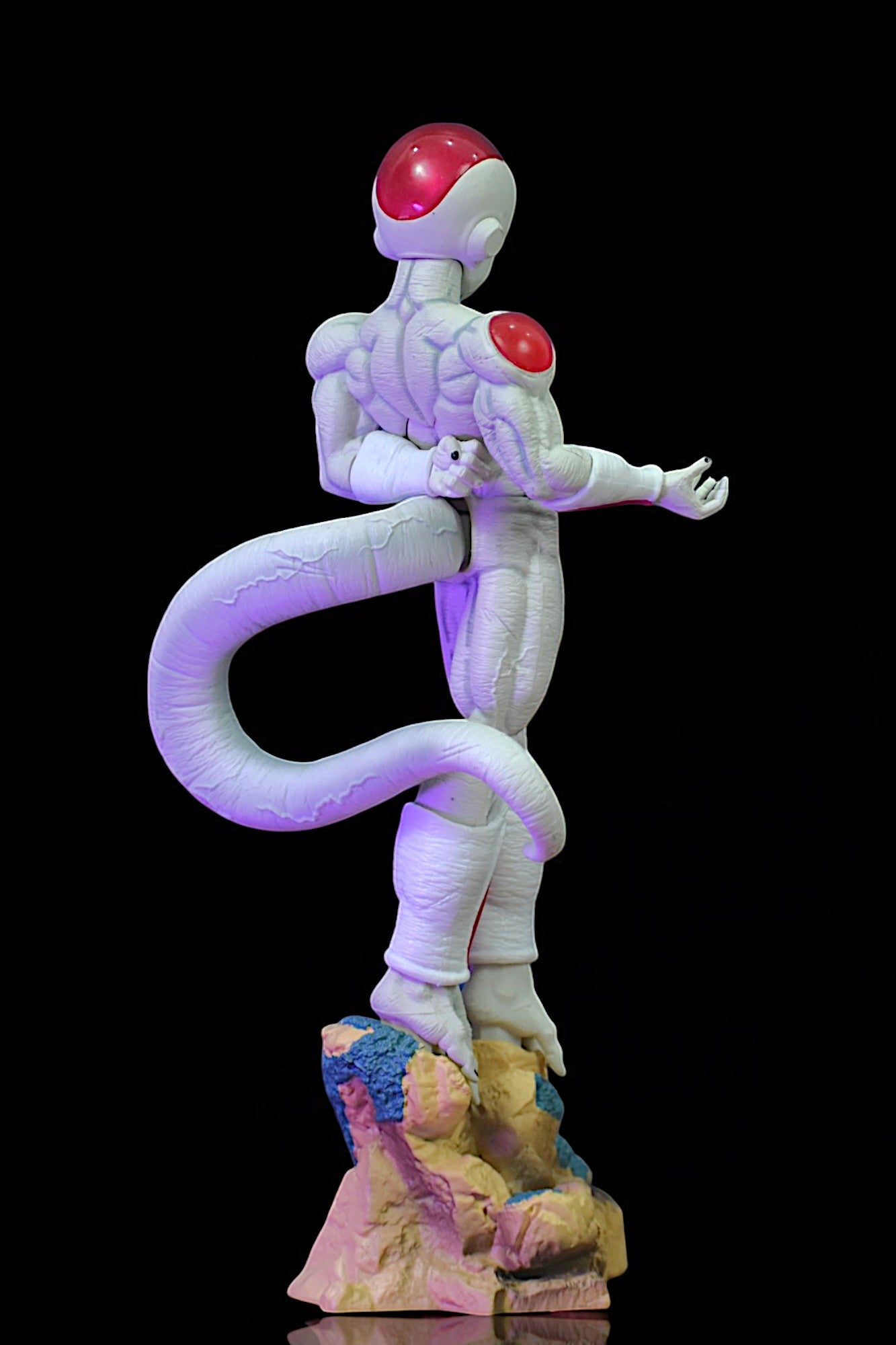 THE ULTIMATE FORM OF FRIEZA ICONIC ACTION FIGURE (25 CM HEIGHT) - DRAGON BALL Z