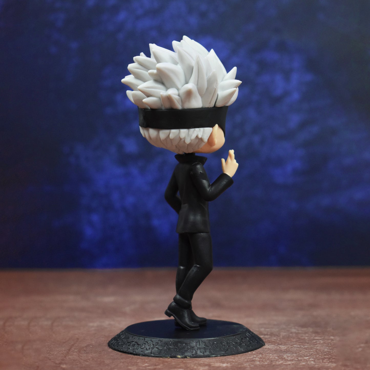 Gojo Satoru Q Action Figure With Stand (15 Cm Height) - Jujutsu Kaisen