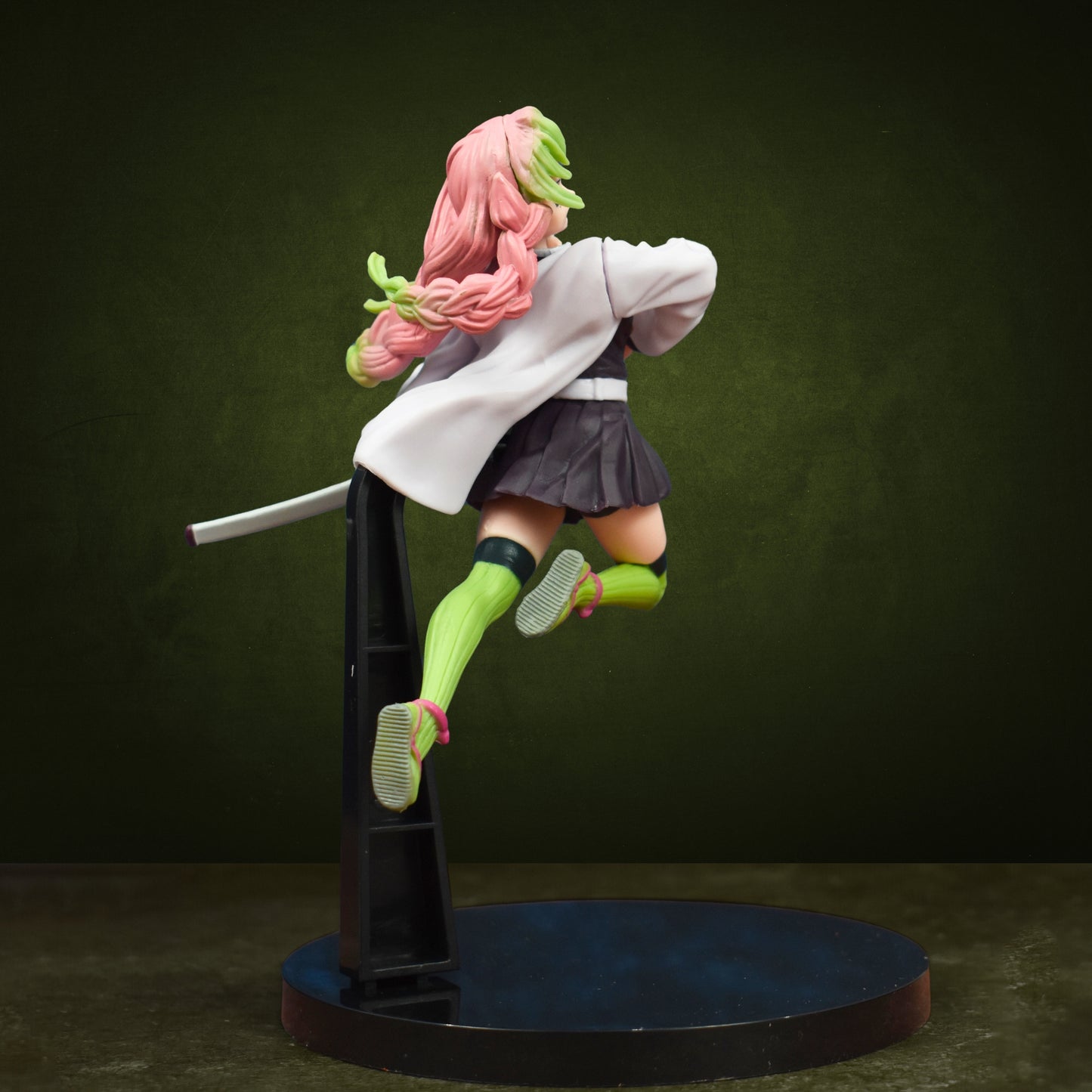 THE LOVE HASHIRA - MITSURI KANROJI ACTION FIGURE WITH STAND (20 CM HEIGHT) - DEMON SLAYER