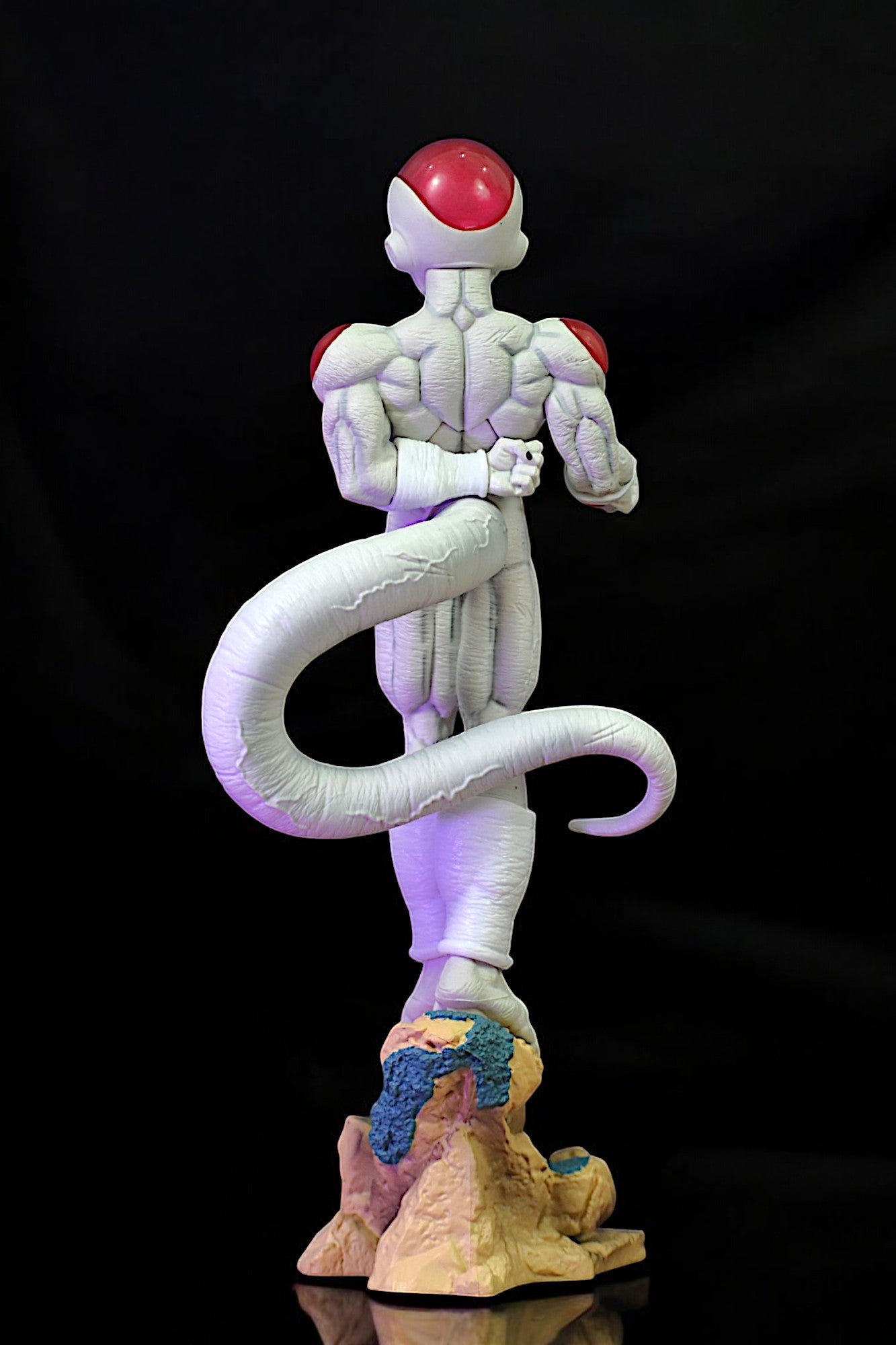 THE ULTIMATE FORM OF FRIEZA ICONIC ACTION FIGURE (25 CM HEIGHT) - DRAGON BALL Z