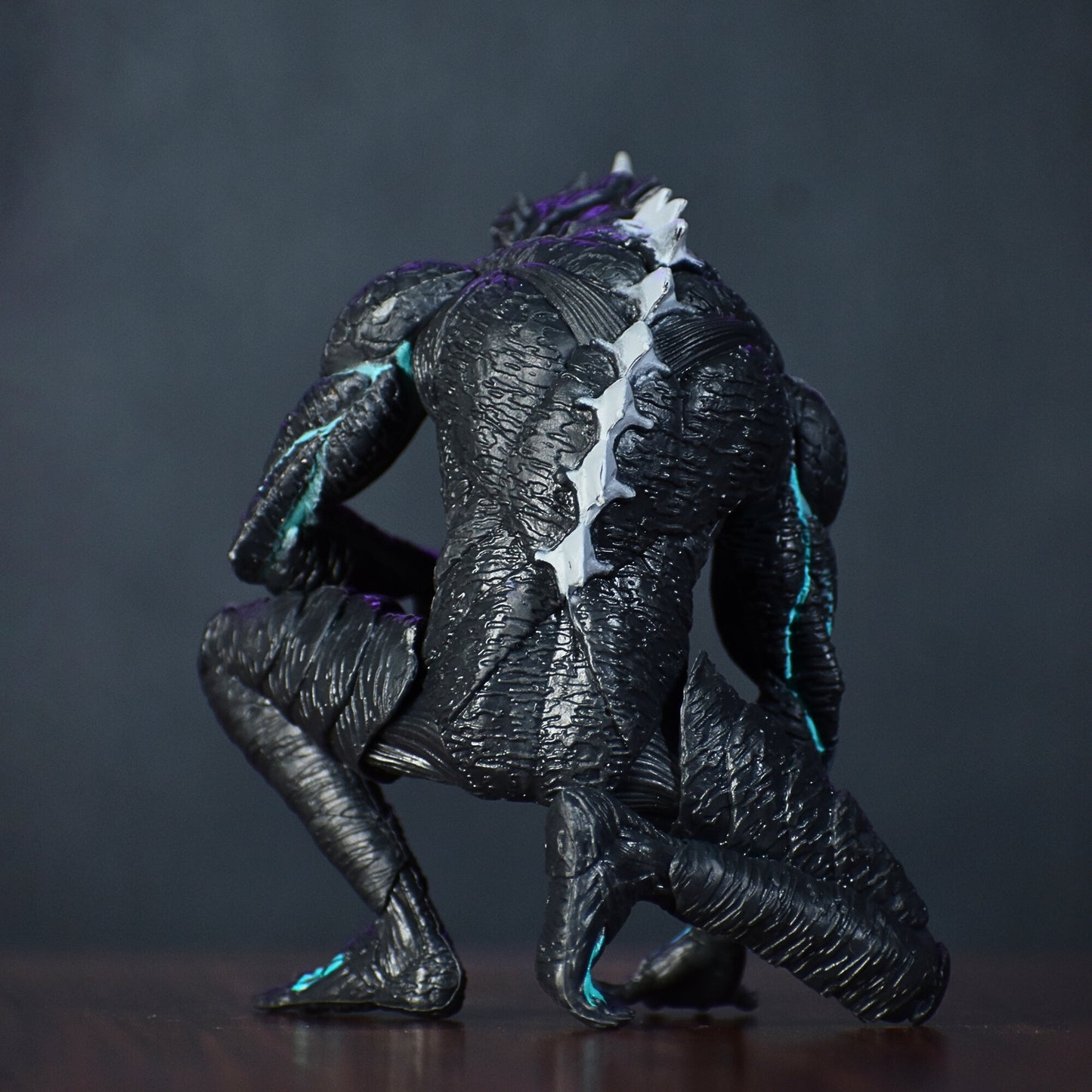 KAIJU NO. 8 SITTING ACTION FIGURE (13 CM HEIGHT) - KAIJU NO. 8