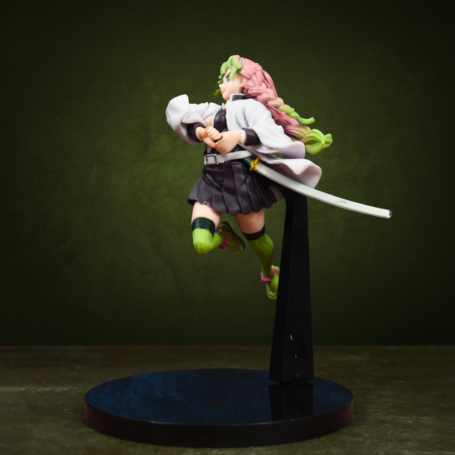 THE LOVE HASHIRA - MITSURI KANROJI ACTION FIGURE WITH STAND (20 CM HEIGHT) - DEMON SLAYER