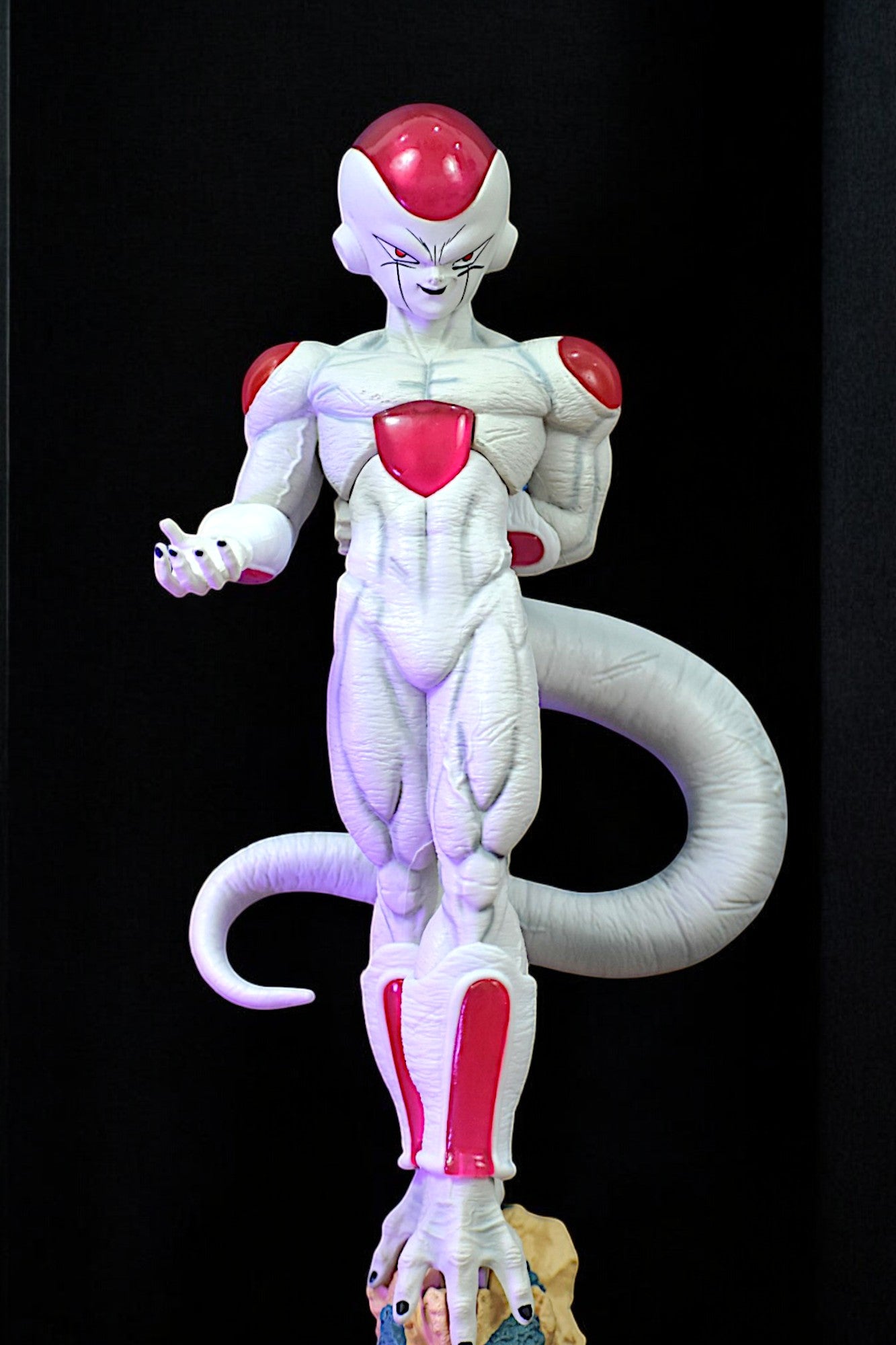 THE ULTIMATE FORM OF FRIEZA ICONIC ACTION FIGURE (25 CM HEIGHT) - DRAGON BALL Z