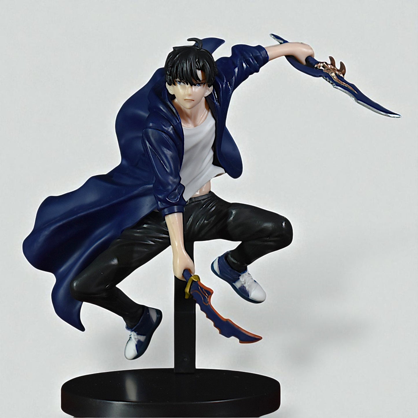 SUNG JINWOO ACTION FIGURE WITH STAND AND DAGGERS (22 CM HEIGHT) - SOLO LEVELING