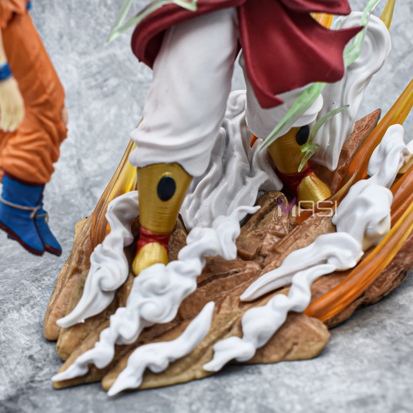 Broly Destroying Goku Iconic Action Figure With 2 Replaceable Heads (20 Cm Height) - Dragon Ball Z
