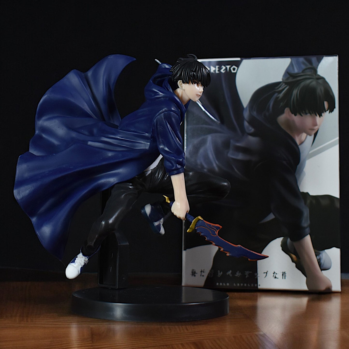 SUNG JINWOO ACTION FIGURE WITH STAND AND DAGGERS (22 CM HEIGHT) - SOLO LEVELING