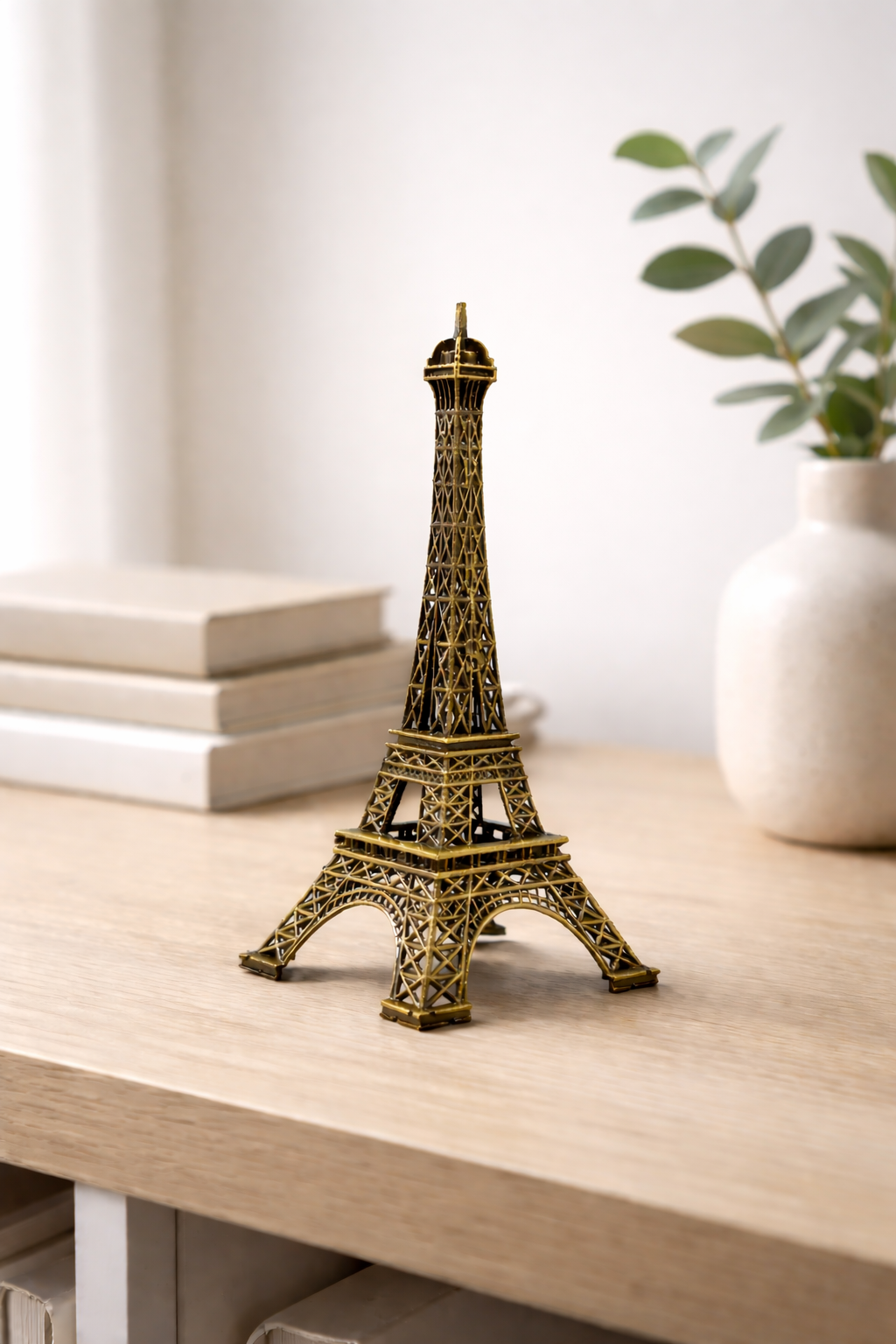 Eiffel Tower Miniature Statue - Premium Metal Paris Showpiece |Romantic Gift for Couples | Desk Decor | Home Decoration | Travel Lover Gift