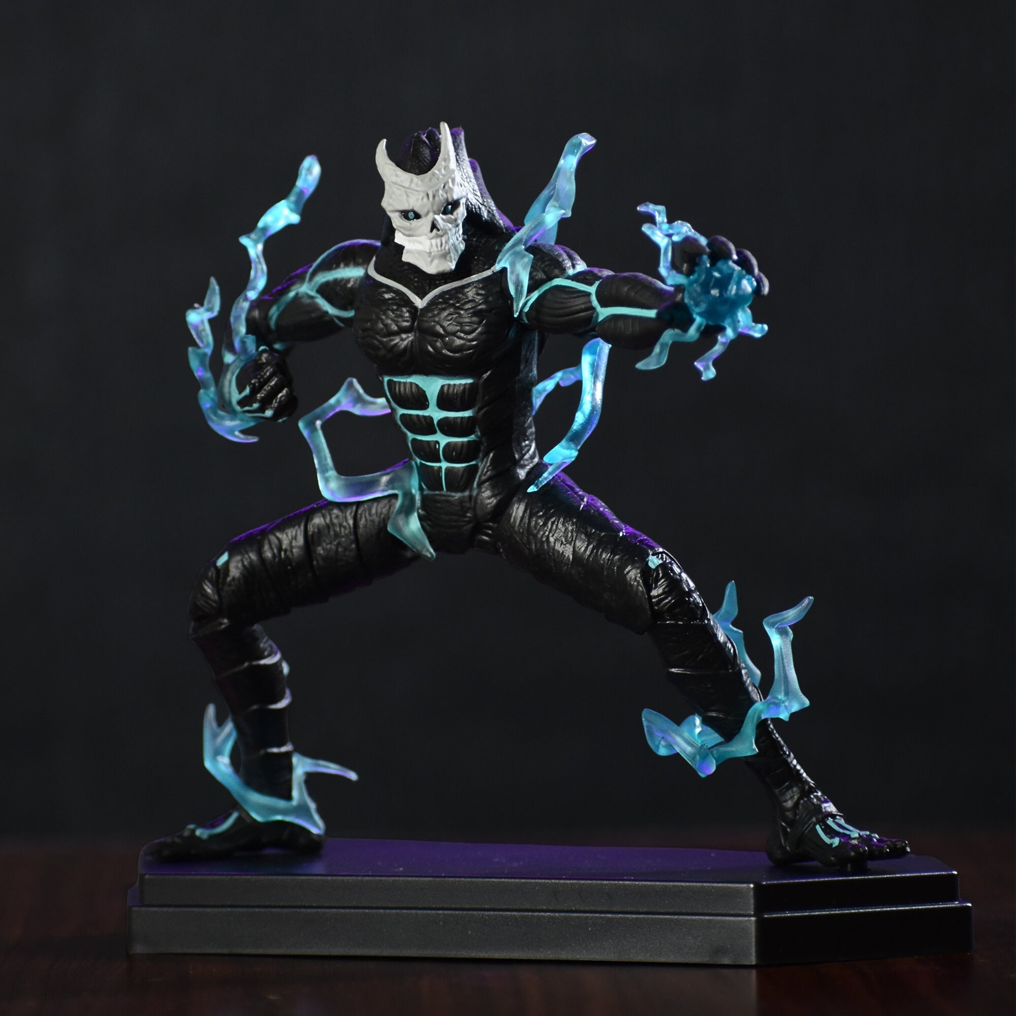 KAIJU NO. 8 ACTION FIGURE WITH STAND (15 CM HEIGHT) - KAIJU NO. 8