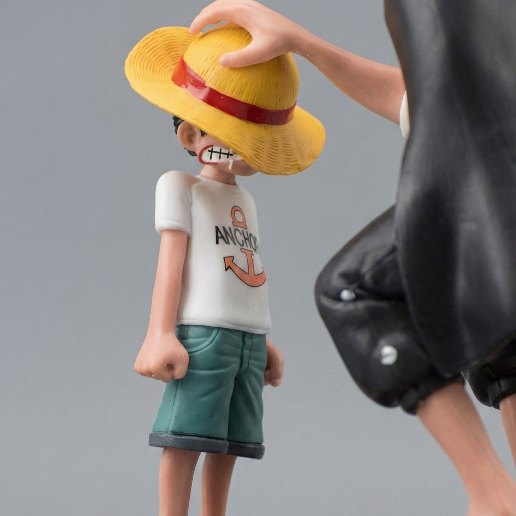 LUFFY AND SHANKS ICONIC ACTION FIGURE WITH STAND (16.5 CM HEIGHT) - ONE PIECE