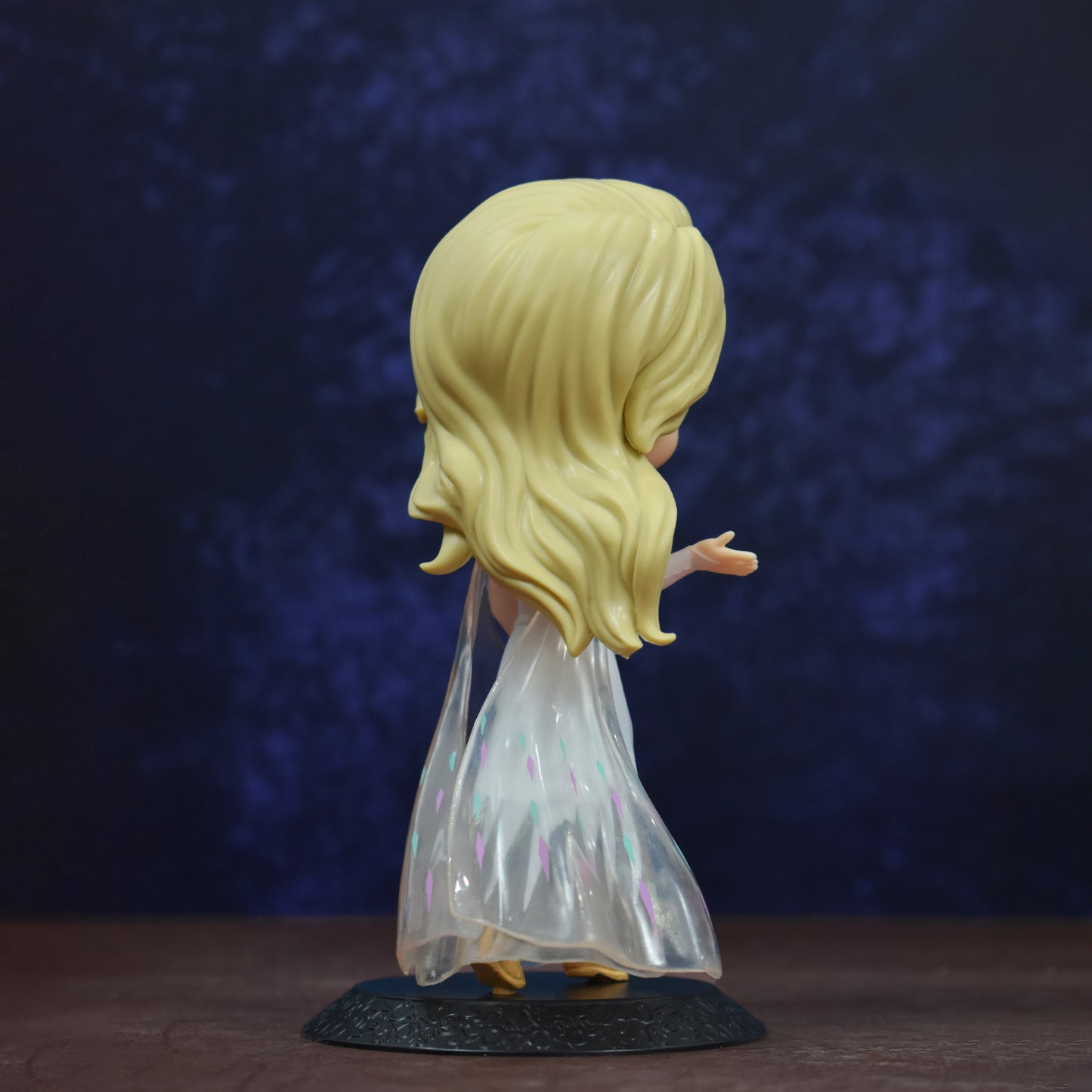 Elsa Q Posket Action Figure From Frozen (16 Cm Height)