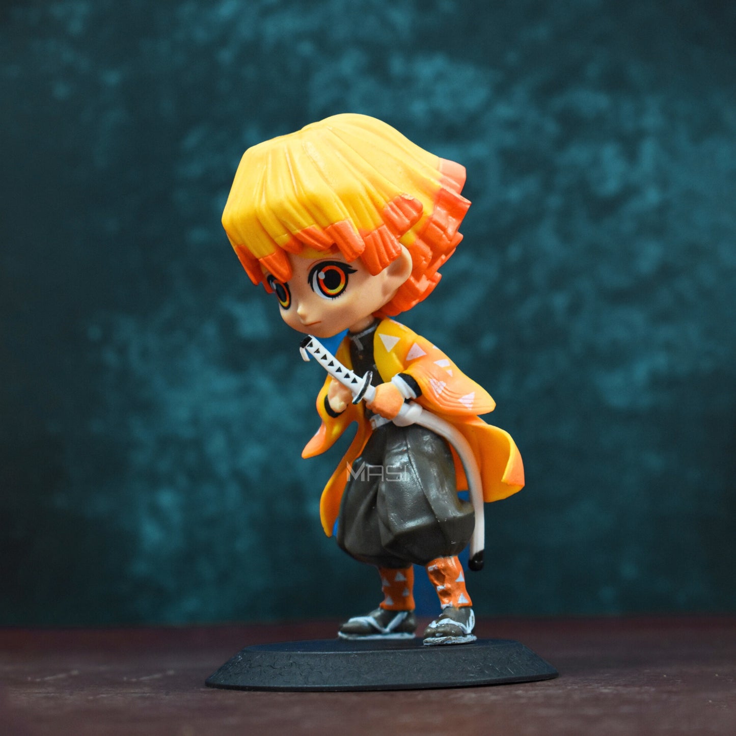 Zenitsu Agatsuma Q Posket Action Figure With Stand (16 Cm Height) - Demon Slayer
