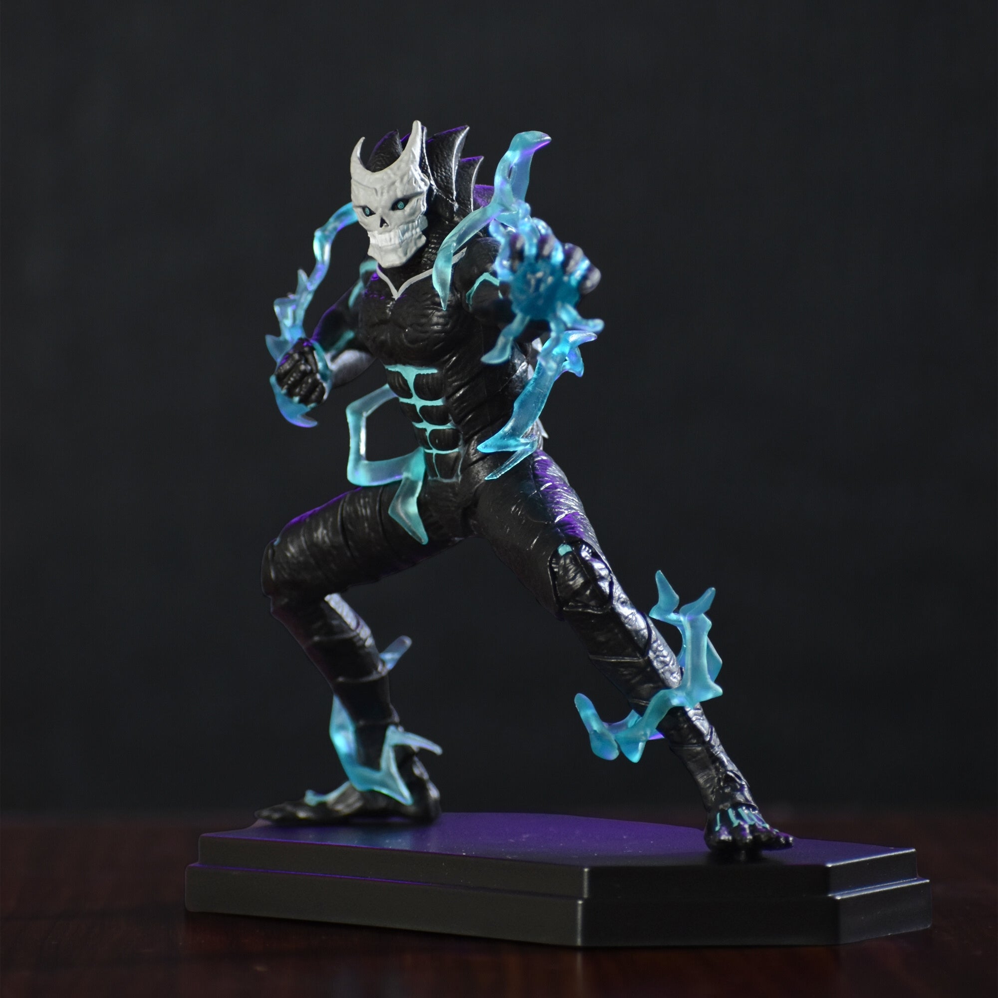 KAIJU NO. 8 ACTION FIGURE WITH STAND (15 CM HEIGHT) - KAIJU NO. 8