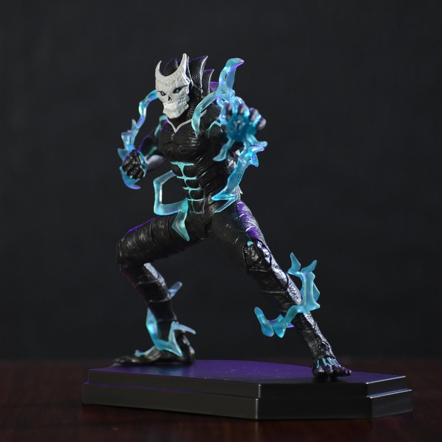 KAIJU NO. 8 ACTION FIGURE WITH STAND (15 CM HEIGHT) - KAIJU NO. 8