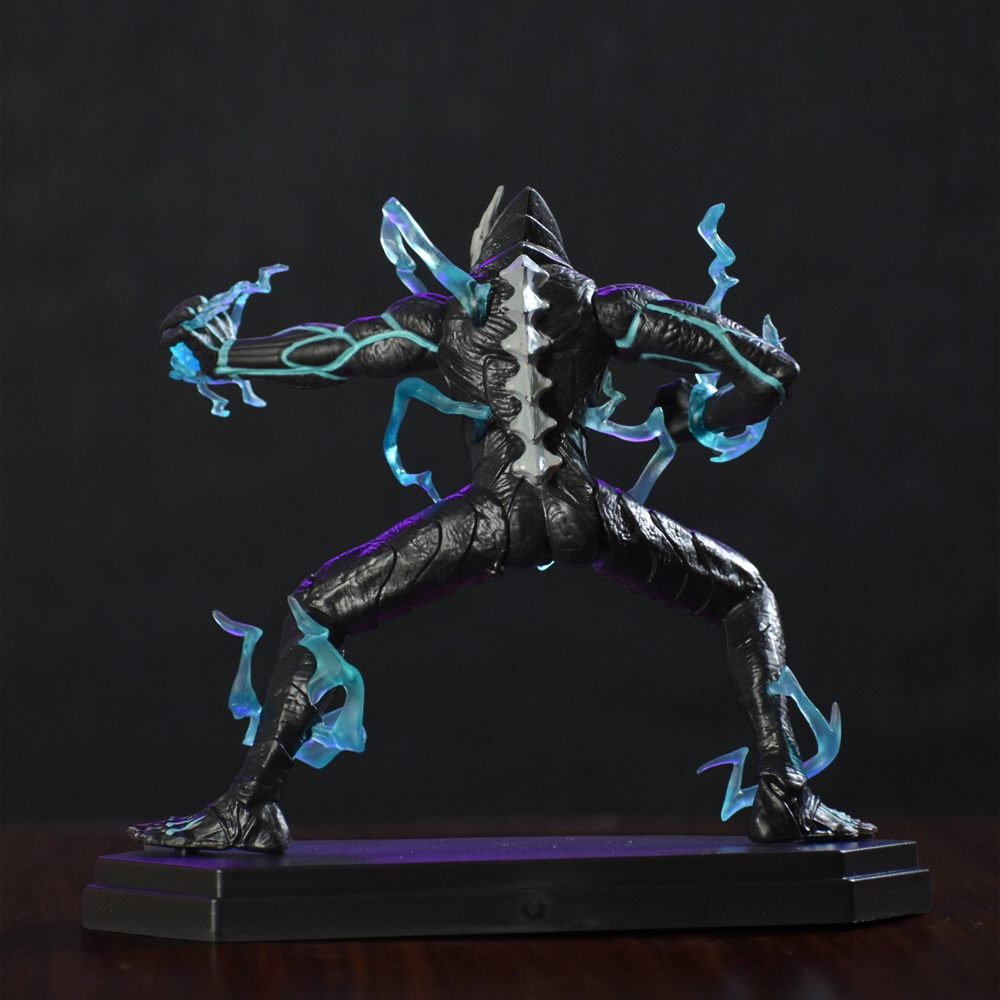 KAIJU NO. 8 ACTION FIGURE WITH STAND (15 CM HEIGHT) - KAIJU NO. 8