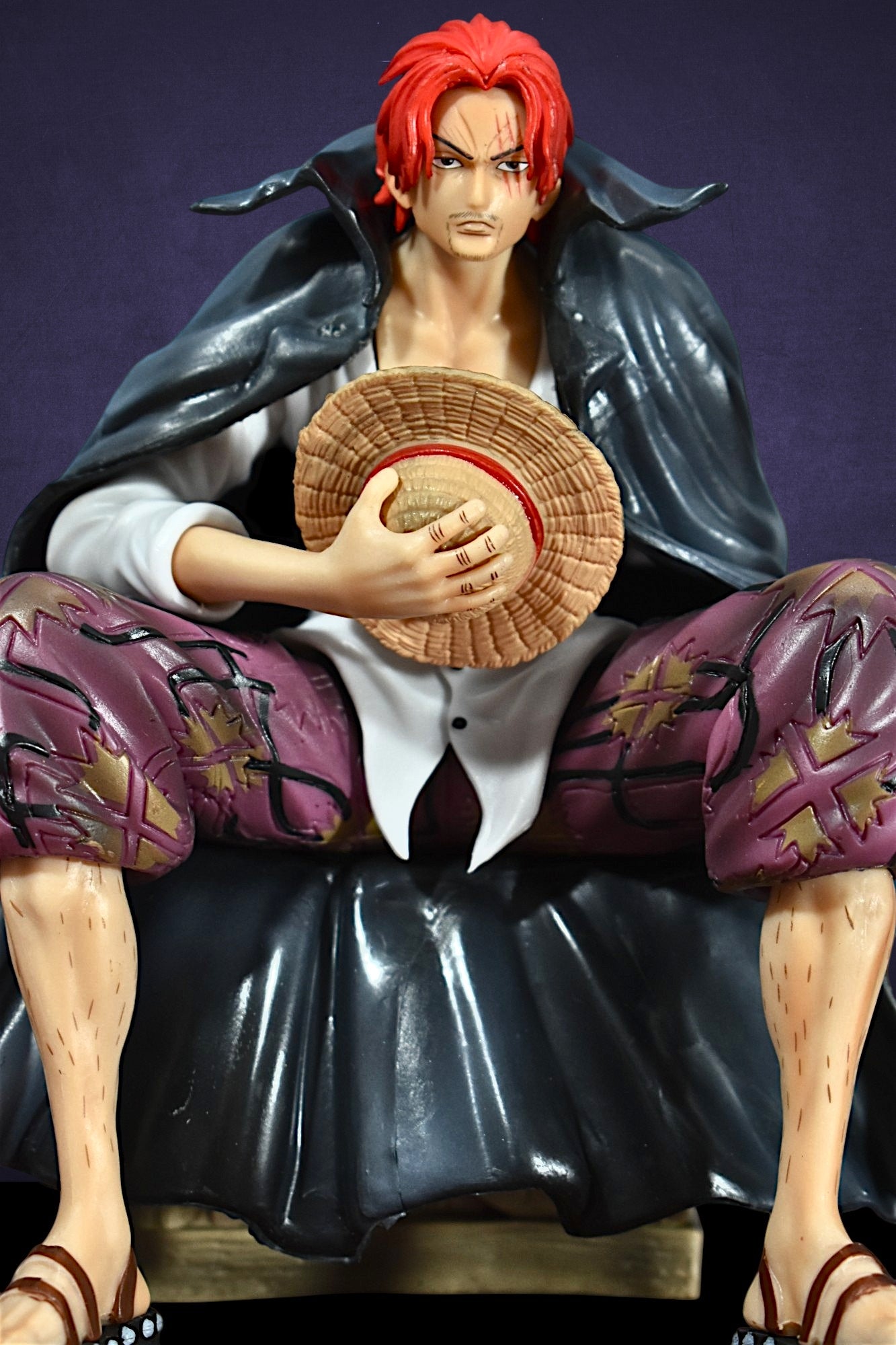SHANKS SITTING FIGURINE WITH 2 REPLACEABLE HANDS 20 cm Height) - ONE PIECE