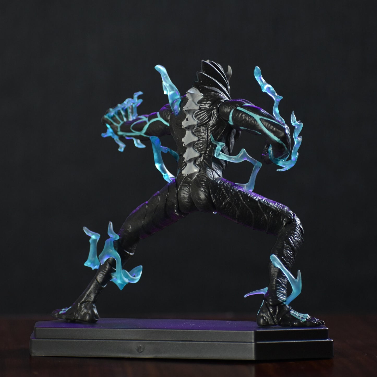 KAIJU NO. 8 ACTION FIGURE WITH STAND (15 CM HEIGHT) - KAIJU NO. 8