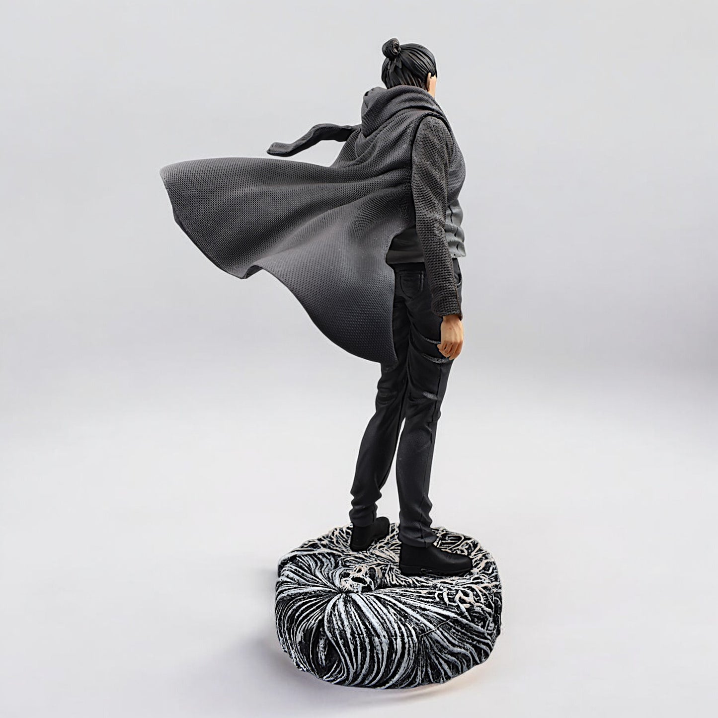 Eren Yeager Iconic Action Figure With 2 Replaceable Heads (30 Cm Height) - Attack On Titan