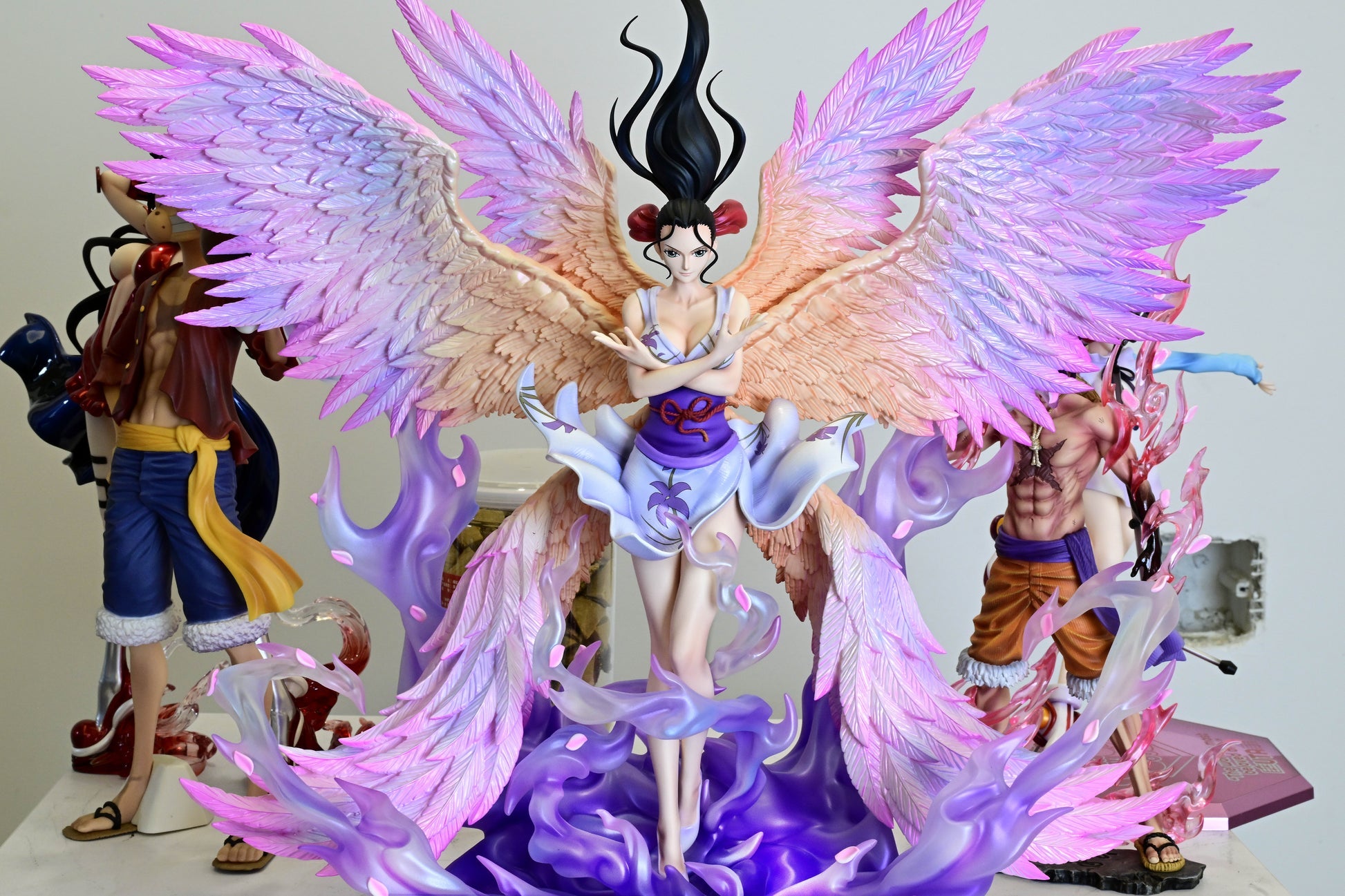One Piece Nico Robin Demonio Fleur Angel Wings Premium Action Figure