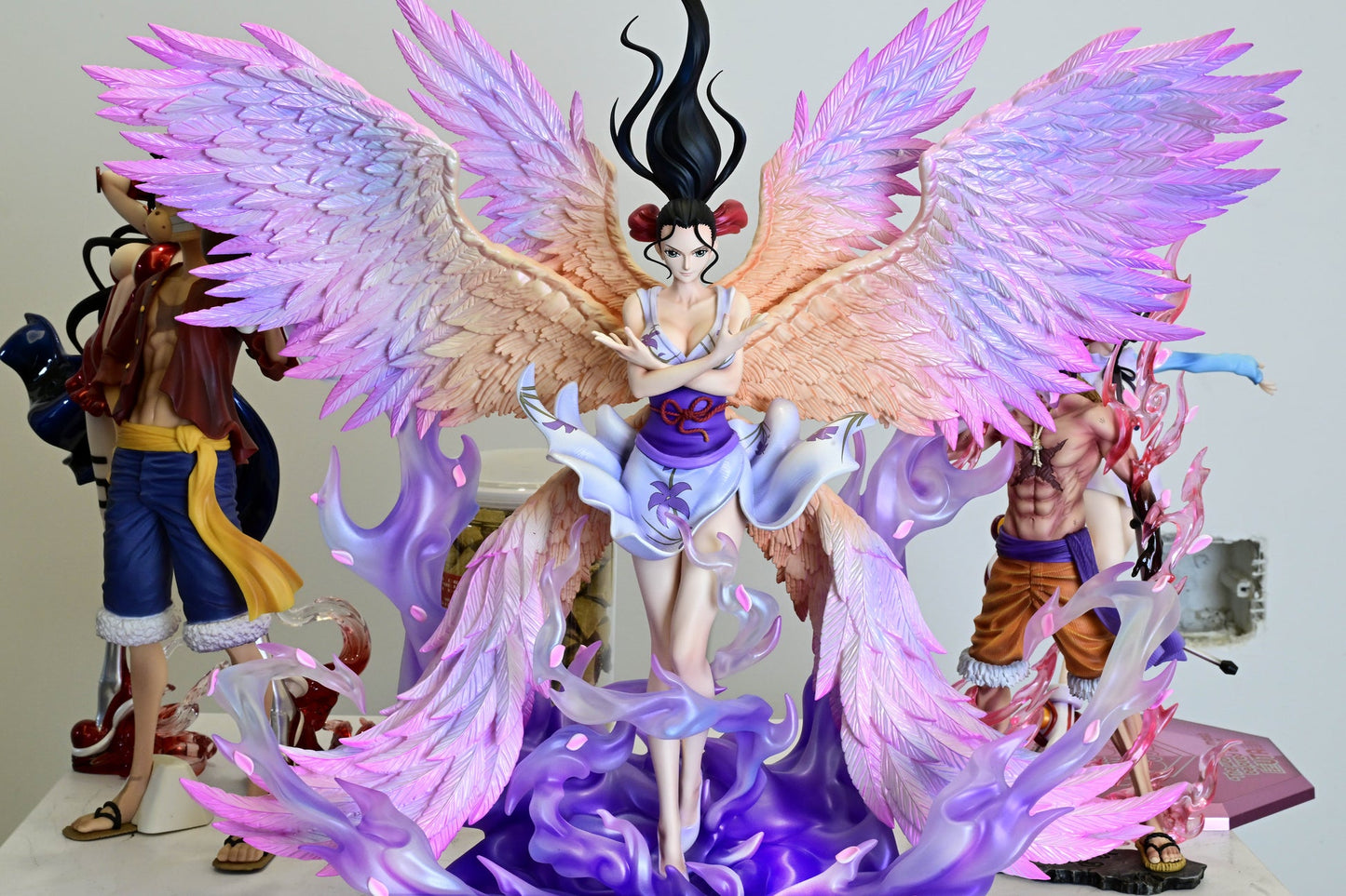 One Piece Nico Robin Demonio Fleur Angel Wings Premium Action Figure